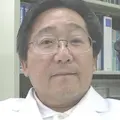 用賀皮膚科 院長の写真