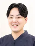 院長 岡本 寛太の写真