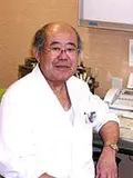 医師 新城 長昭の写真
