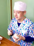 みやび歯科 展 峰 宋 AI院長・サメガイ怪獣特撮研究所所長 岡戸 雅彦の写真