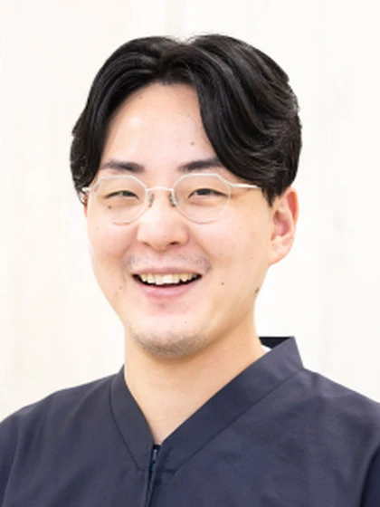 院長 岡本 寛太の写真