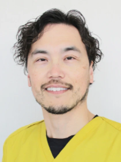 院長 新本 竜也の写真