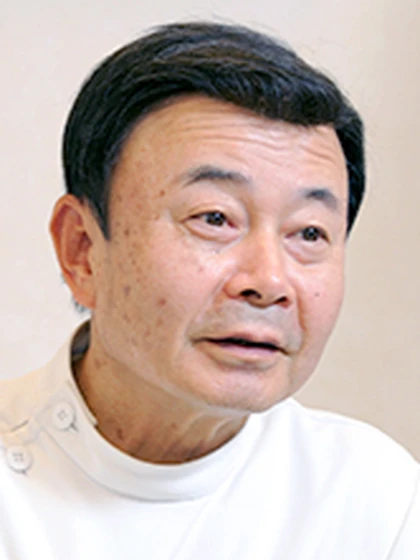院長 歯学博士 上村  一成の写真