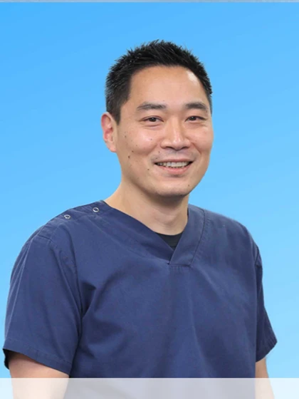 院長 歯学博士 川邉	好弘の写真