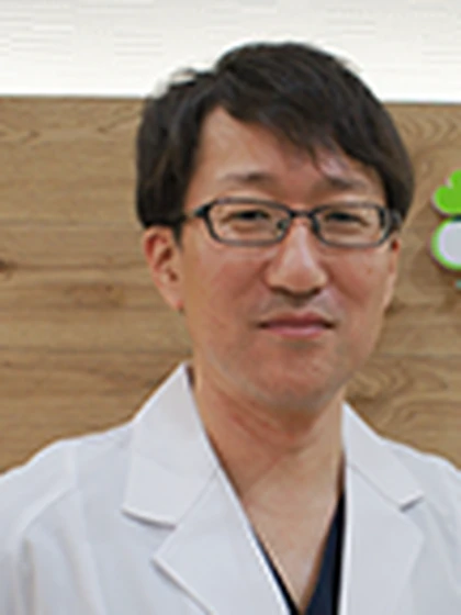 院長 文元 建宇の写真