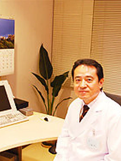 院長 医学博士 與儀 實夫の写真
