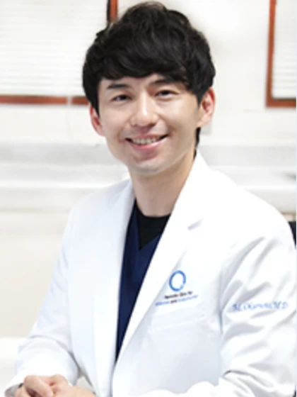 院長 岡本 将英の写真