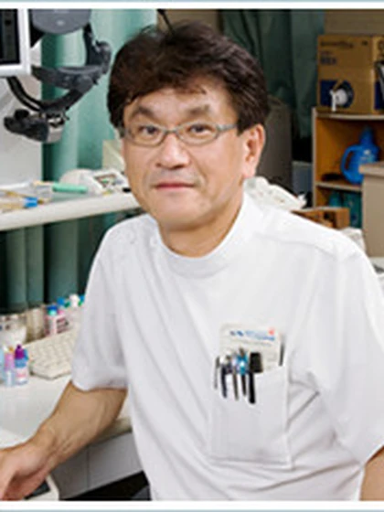 院長 医学博士 篠塚 康英の写真