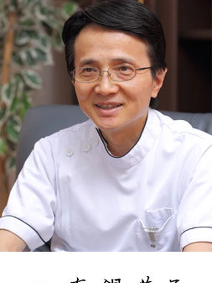院長 真鍋 恭弘の写真