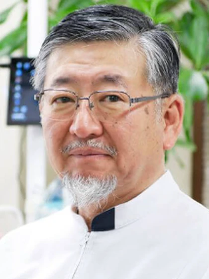 院長・歯学博士 岡谷 進の写真