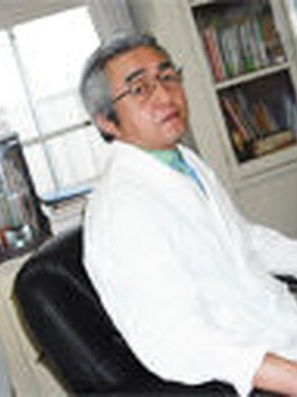 院長 医学博士 渡辺 完爾の写真
