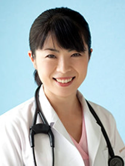 医師 間 桃子の写真