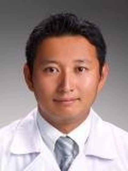 院長 歯学博士 東 高士の写真