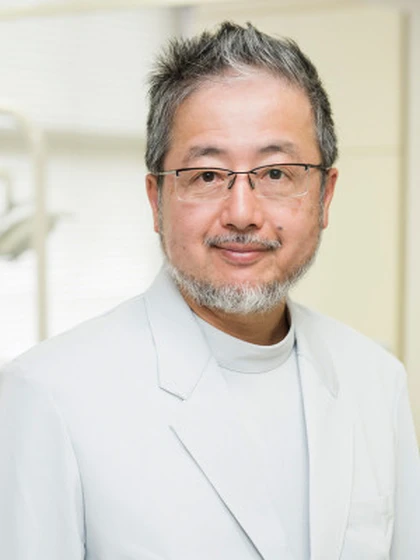 院長 歯学博士 里見 優の写真