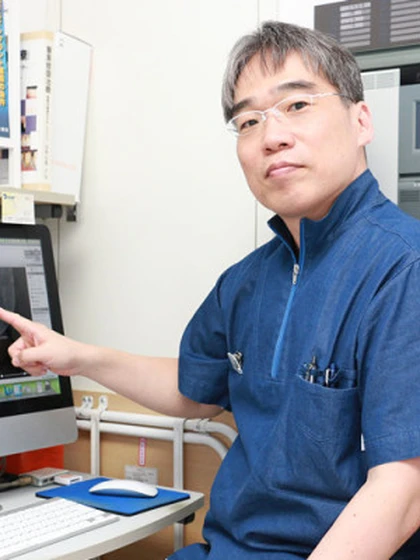 院長 博士(歯学) 辻野 哲弘の写真