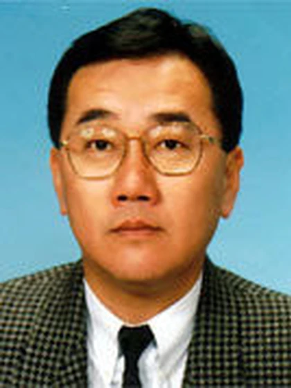 院長 歯学博士 磯貝 九万の写真