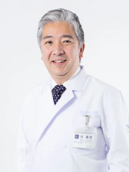 院長 岡 義隆の写真