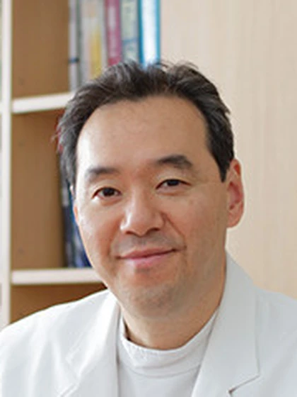 院長 医学博士 中岡 義晴の写真