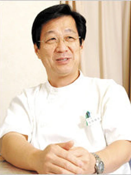 院長 医学博士 安西 春幸の写真