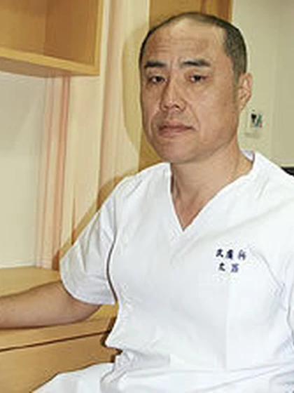 院長 医学博士 土居 剛士の写真