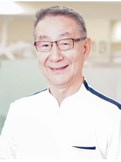 歯科医師 先崎 秀夫の写真