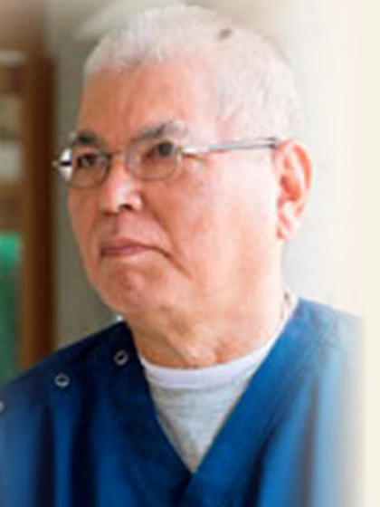 院長 屋比久 武の写真