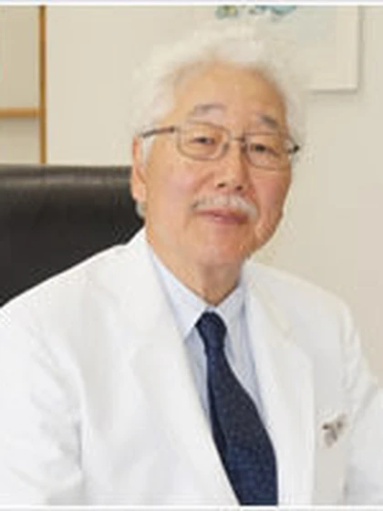 院長 医学博士 岡 良己の写真
