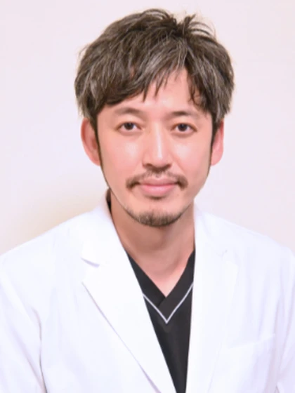 院長 医学博士 嶺崎 輝海の写真