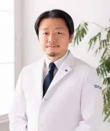 王 興栄の写真